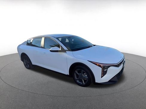 Used 2025 Kia K4 LXS image 2