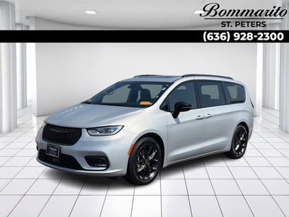 Used 2026 Chrysler Pacifica Limited w/ S Appearance Package