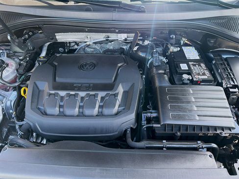 Used 2023 Volkswagen Tiguan SE image 35