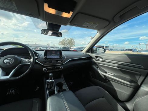 Used 2025 Nissan Altima 2.5 SV image 35