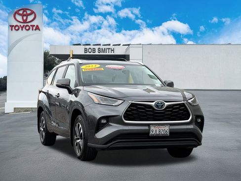 Certified 2024 Toyota Highlander XLE image 4