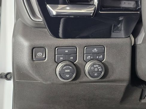Used 2024 Chevrolet Silverado 2500 LT w/ Convenience Package image 22