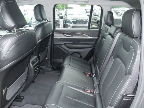 Used 2023 Jeep Grand Cherokee Limited AWD/4WD image 23