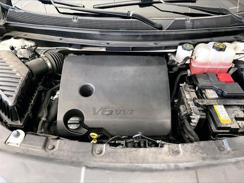 Used 2023 Chevrolet Traverse LT image 11