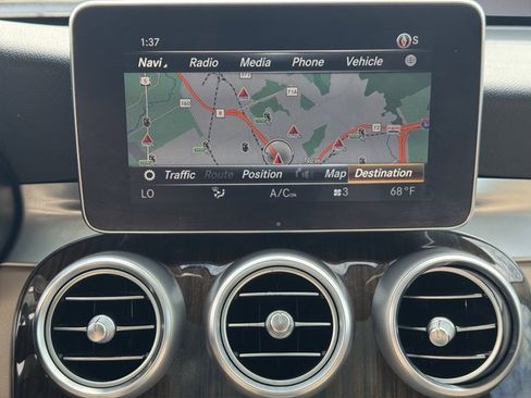 Used 2018 Mercedes-Benz GLC 300 4MATIC image 20