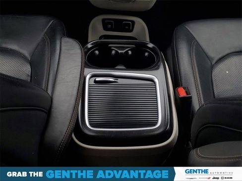 Used 2018 Chrysler Pacifica Touring-L Plus image 26