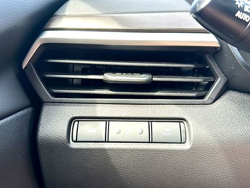 Used 2025 Nissan Altima 2.5 SV FWD image 35