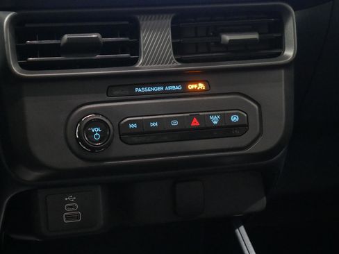 Used 2025 Ford Maverick XL w/ Equipment Group 102A image 23