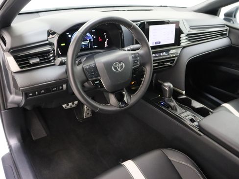 Used 2025 Toyota Camry SE FWD image 12