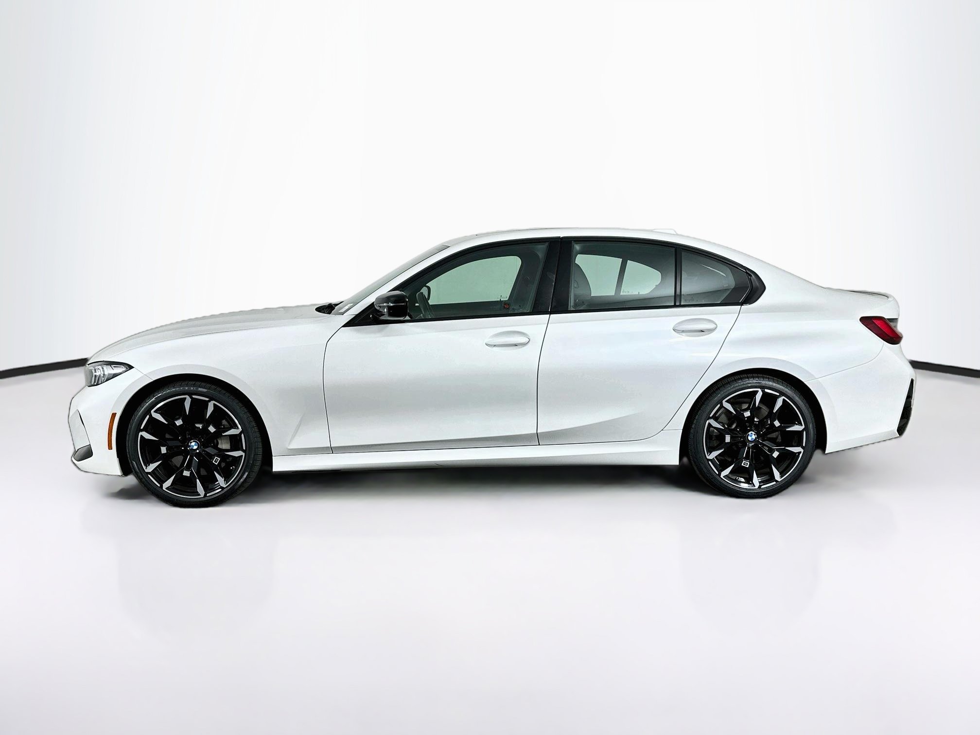 Used 2025 BMW 330i xDrive Sedan w/ M Sport Package AWD/4WD image 4