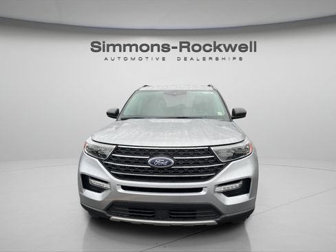 Used 2024 Ford Explorer XLT w/ Equipment Group 202A AWD/4WD image 8