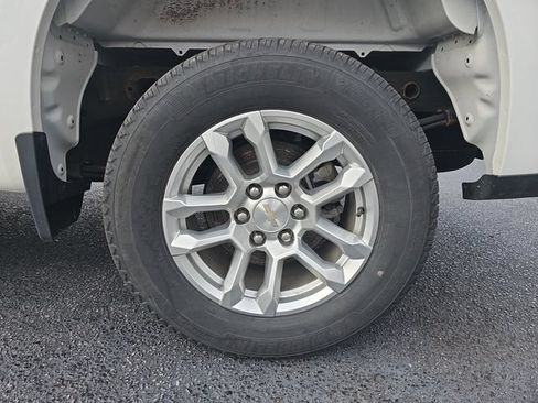 Used 2023 Chevrolet Silverado 1500 LT AWD/4WD image 9