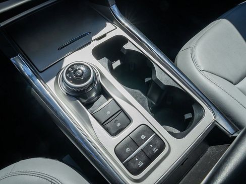 Used 2021 Ford Explorer XLT w/ Equipment Group 202A image 26