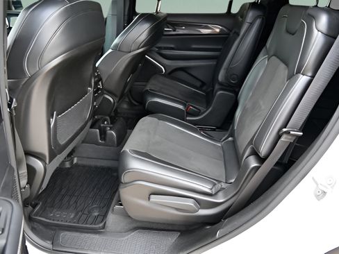Used 2021 Jeep Grand Cherokee L Laredo AWD/4WD image 16