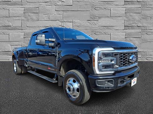 Certified 2025 Ford F350 Platinum image 2