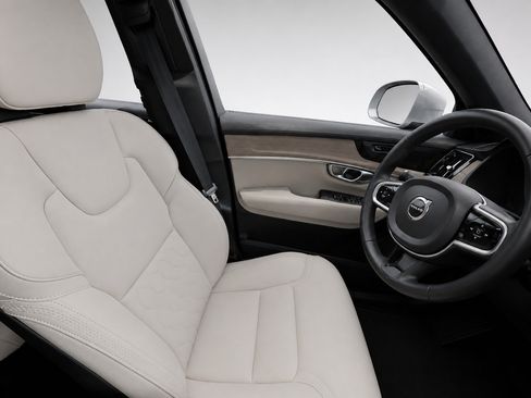 Certified 2026 Volvo XC90 B6 Plus AWD/4WD image 11