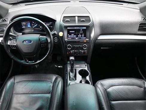 Used 2016 Ford Explorer XLT w/ Equipment Group 202A image 18