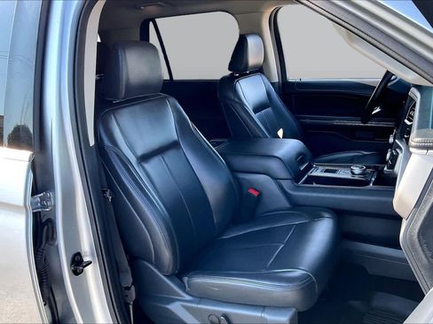 Used 2024 Ford Expedition XLT RWD image 9