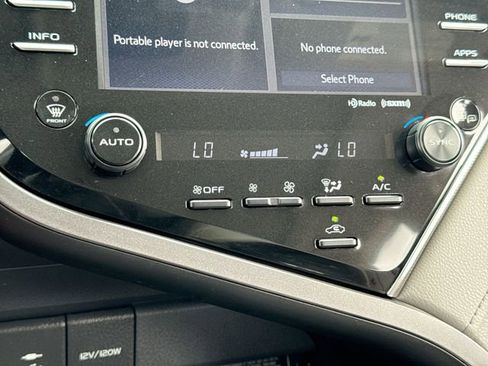 Used 2018 Toyota Camry XSE FWD image 18