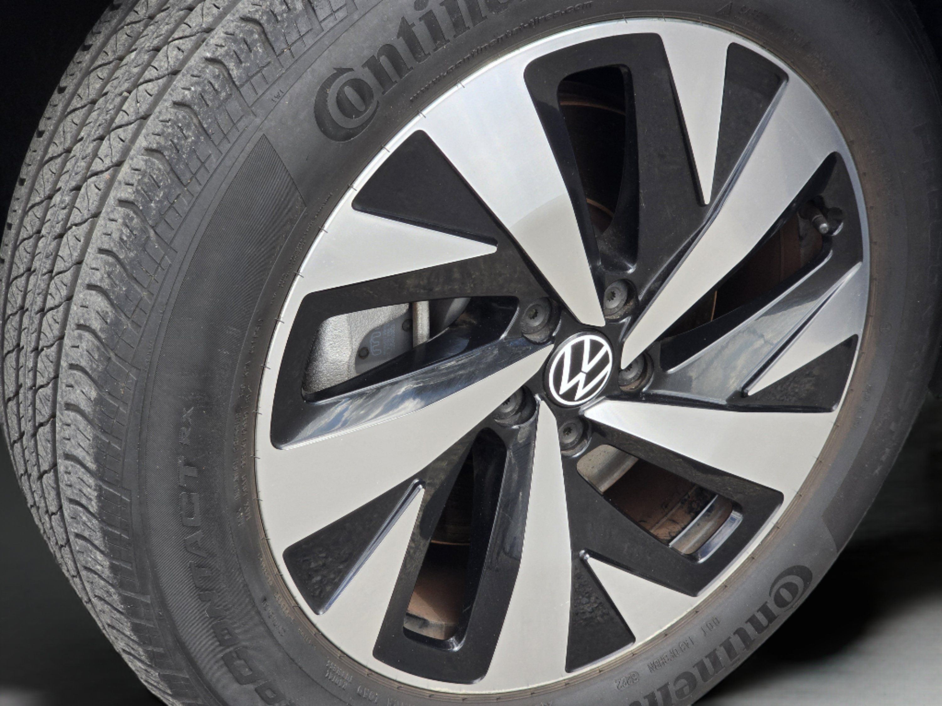 Used 2023 Volkswagen ID.4 Pro AWD/4WD image 24