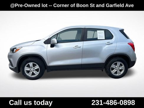 Used 2020 Chevrolet Trax LS AWD/4WD image 2