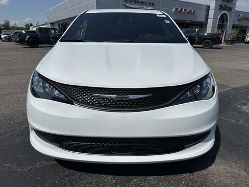 New 2026 Chrysler Voyager LX image 2