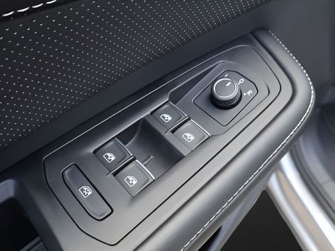 Certified 2024 Volkswagen Atlas SE FWD image 12