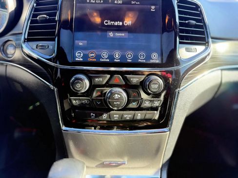 Used 2020 Jeep Grand Cherokee Limited image 19