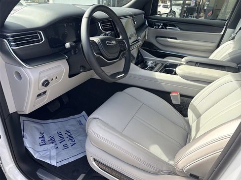 New 2026 Jeep Grand Wagoneer Summit image 11