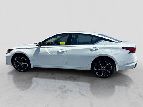 Used 2023 Nissan Altima 2.5 SR AWD/4WD image 2