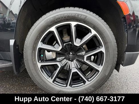 Used 2022 Chevrolet Suburban RST w/ Luxury Package AWD/4WD image 24