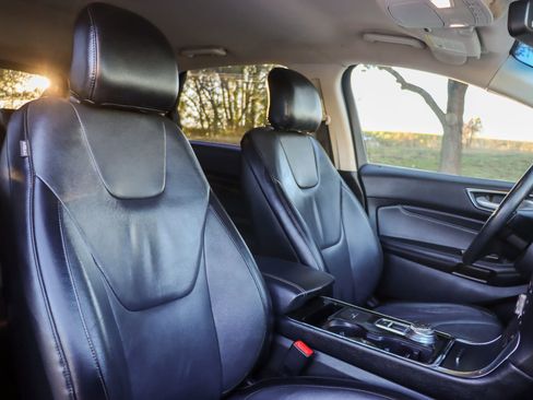 Used 2019 Ford Edge Titanium image 20