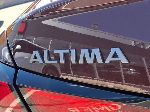 Used 2024 Nissan Altima 2.5 SV FWD image 32