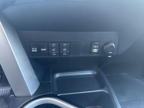 Used 2016 Toyota RAV4 Limited AWD/4WD image 16
