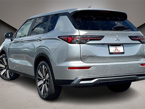 New 2025 Mitsubishi Outlander SE image 4