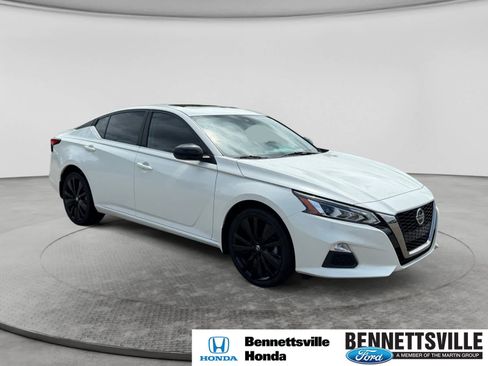 Used 2021 Nissan Altima 2.5 SR w/ SR Premium Package AWD/4WD image 3