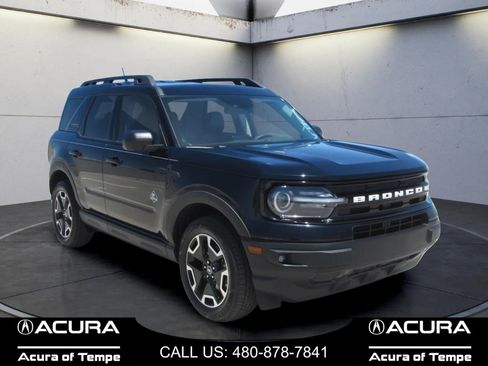 Used 2023 Ford Bronco Sport Outer Banks w/ Tech Package AWD/4WD image 2