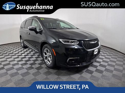 Used 2023 Chrysler Pacifica Limited FWD image 1