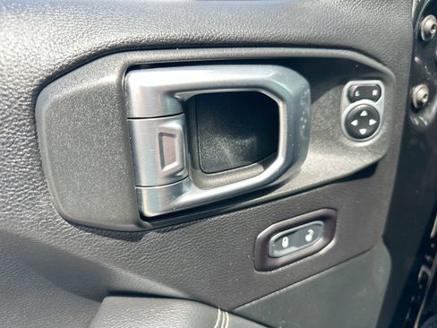 Used 2020 Jeep Wrangler Unlimited Sahara w/ Uconnect 4C Nav & Sound Group AWD/4WD image 13