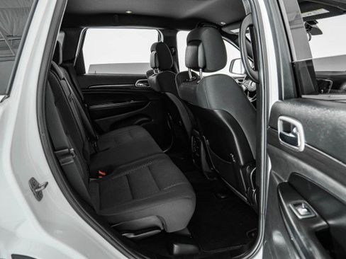 Used 2018 Jeep Grand Cherokee Laredo image 31