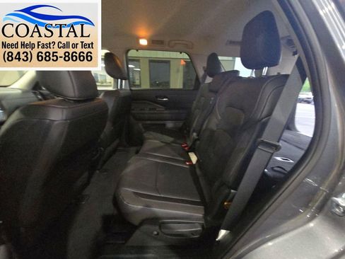 Used 2025 Nissan Pathfinder SL AWD/4WD image 16