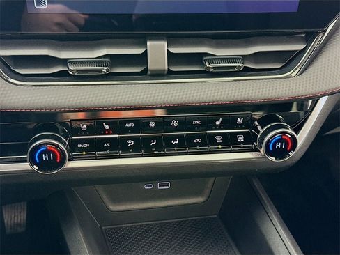 Used 2025 Chevrolet Equinox RS w/ Safety and Technology Package image 10