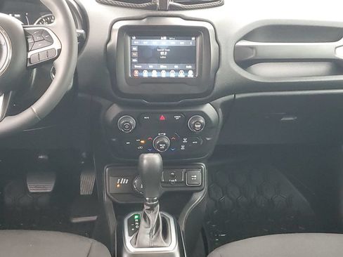 Used 2018 Jeep Renegade Latitude w/ Popular Equipment Group AWD/4WD image 15