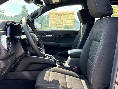 Used 2024 Chevrolet Colorado LT w/ LT Convenience Package II AWD/4WD image 16