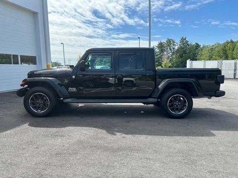 Used 2023 Jeep Gladiator Overland w/ Popular Equipment Package AWD/4WD image 2
