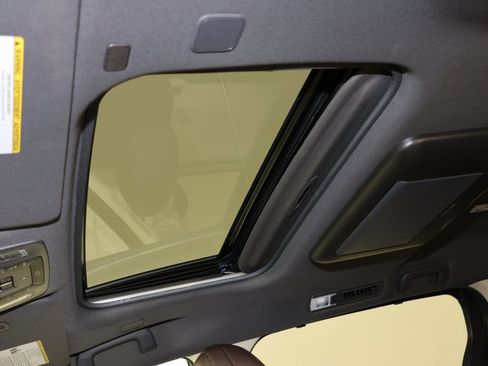 Used 2021 Toyota Sienna Platinum image 14