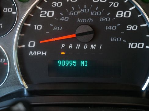 Used 2017 Chevrolet Express 2500 RWD image 34