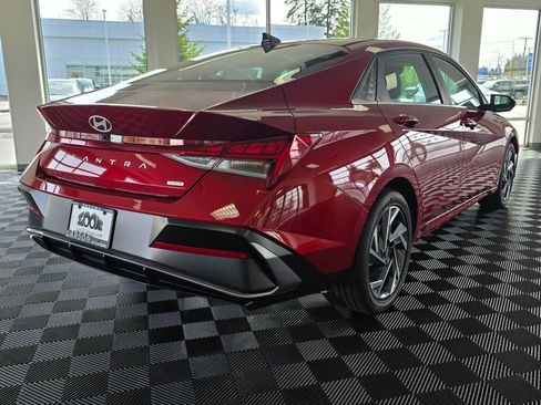 New 2025 Hyundai Elantra Limited image 4
