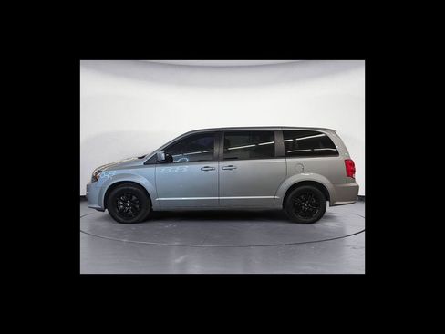 Used 2019 Dodge Grand Caravan GT FWD image 3
