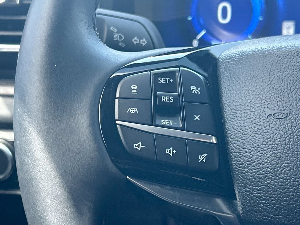 Used 2023 Ford Explorer Platinum w/ Technology Package AWD/4WD image 21